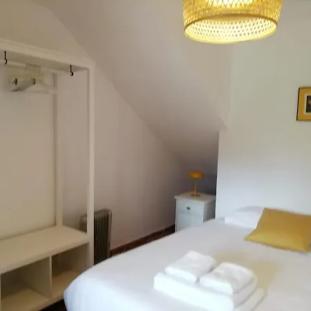 Agradable Chalet Con Piscina בית נופש