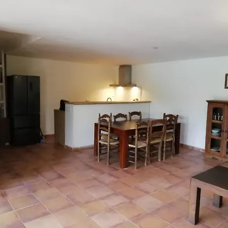 Agradable Chalet Con Piscina בית נופש *